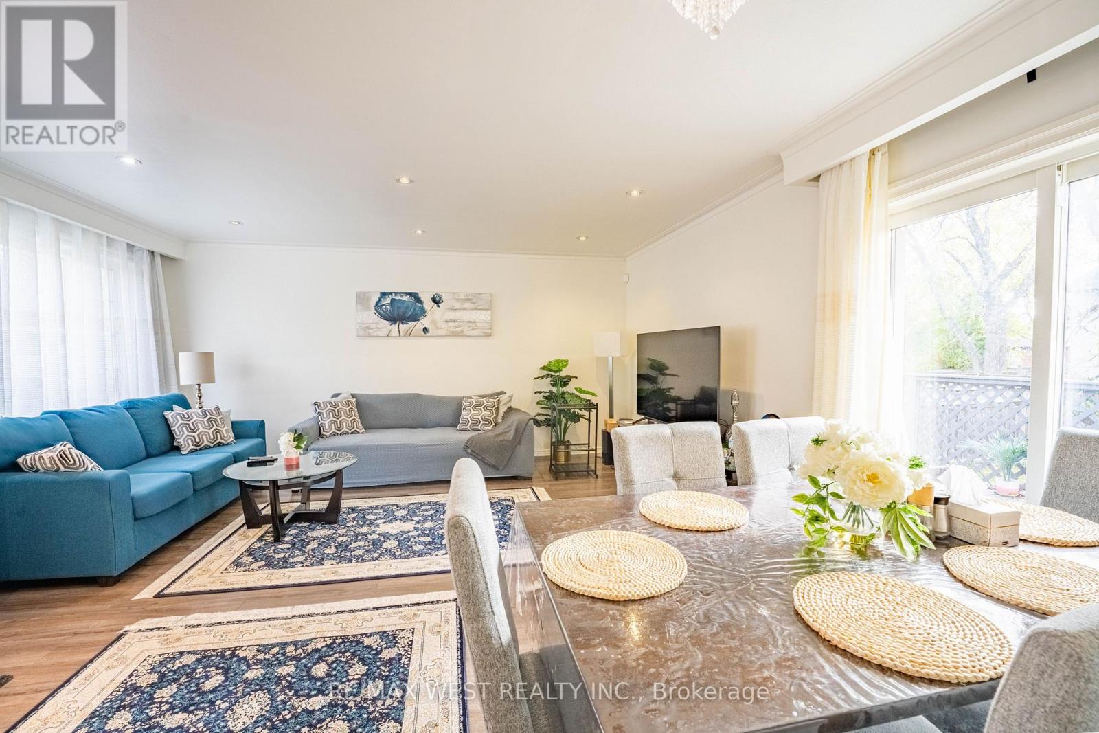 Upper - 235 Pleasant Avenue, Toronto, Ontario  M2M 1M6 - Photo 4 - C12502224