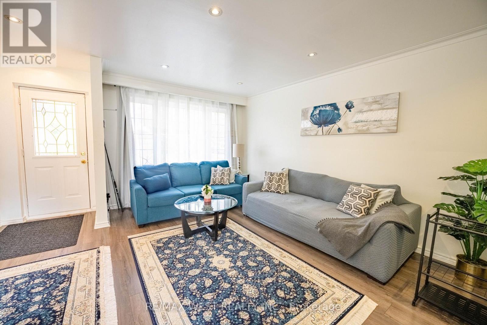 Upper - 235 Pleasant Avenue, Toronto, Ontario  M2M 1M6 - Photo 5 - C12502224