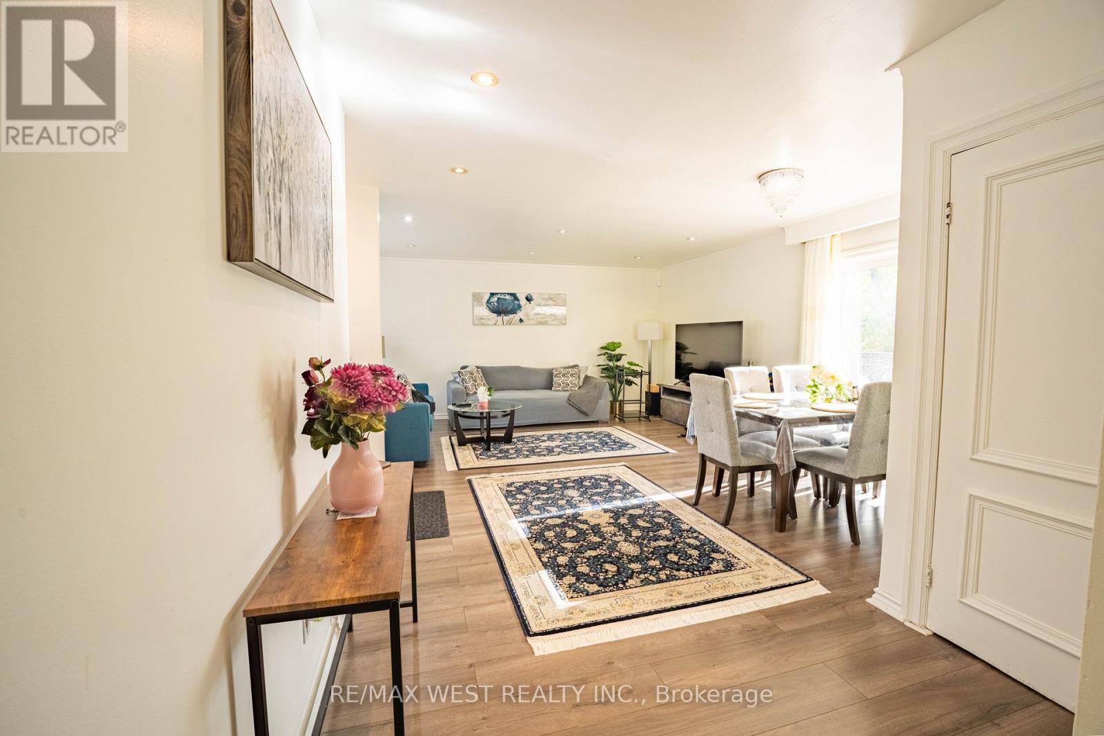 Upper - 235 Pleasant Avenue, Toronto, Ontario  M2M 1M6 - Photo 8 - C12502224