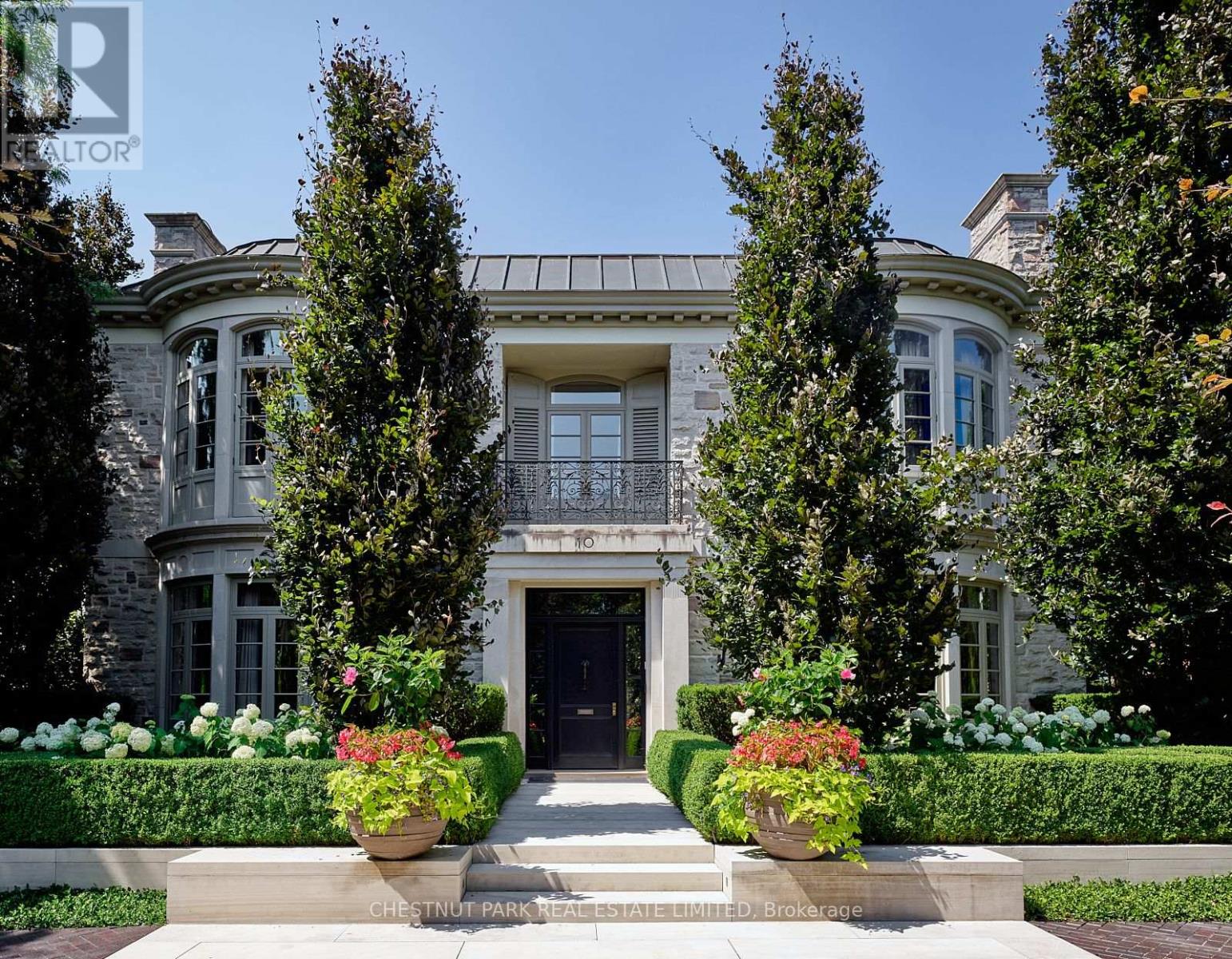 This remarkable residence stands apart among Forest Hill's most architecturally sophisticated homes. Designed & lived in by the current owners for their young family, its adaptable 8,345' layout easily accommodates executive lifestyles-from entertaining with ease to family-focused living where the stunning Kit can seamlessly open to the adjoining DR & Fam areas, & the lower media room/play room may be a children's play room or creative studio. Balancing warmth with precision, the interiors evoke serene modernism through tactile finishes & finely measured detail. Pale oak, bronze fixtures, honed limestone, & softly textured surfaces create a natural palette that diffuses light with quiet luxury. Expansive windows frame curated garden views, merging the exquisite interiors with the lush landscape. Featured in design publications, the home, built by Whitehall Homes, embodies elevated craftsmanship, soaring 11' clgs, Venetian plaster, de Gournay, molded & panelled walls, & a circular DR complemented by an elegant cherrywood study. Two offices on the main & a 14' high Library offer exceptional versatility for modern professionals. Thoughtful updates include gallery-grade lighting ('21), a Bloomsbury kitchen with servery & adjoining mudroom ('18/19), refinished rift-sawn oak herringbone floors ('18), & exquisite terraces & gardens by Janet Rosenberg ('17/18). Exemplary appointments include 2 1/4" thick veneered & hand-waxed crotch mahogany doors with custom Nanz hardware, a 31' grand hall anchored by a dramatic 3-floor split staircase, Scalamandré silk-upholstered walls in the Fam Rm, & a sumptuous PR suite featuring a vaulted Atrium Sitting area, dual ensuites with sep dressing zones, & handwoven silk broadloom. A light-filled 28' Hall Sitting area overlooks the grounds & striking Library. The lower provides a 5th & 6th BDRM, a fabulous Media/Play Rm, wine storage, a fitness or yoga studio, lots of storage & Lau. Radiant-heated floors in principal rooms. (id:48254)