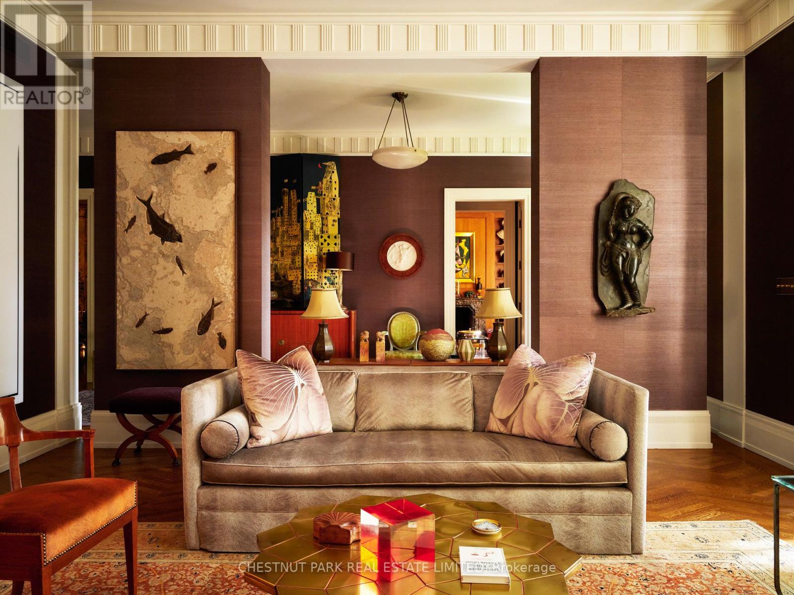 10 Shorncliffe Avenue, Toronto, Ontario  M4V 1T1 - Photo 3 - C12502300