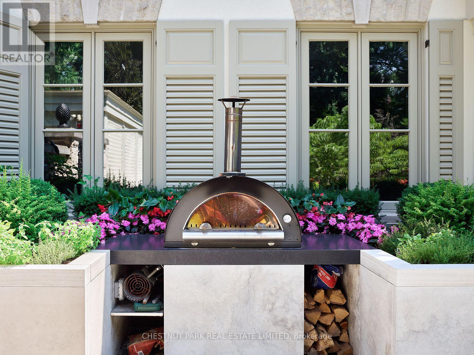 10 Shorncliffe Avenue, Toronto, Ontario  M4V 1T1 - Photo 34 - C12502300