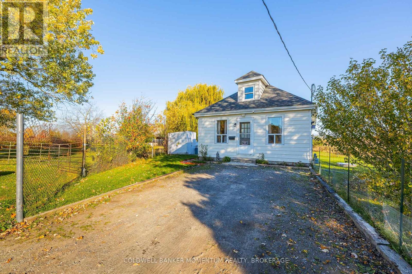1050 Turner Road, Thorold (Port Robinson), Ontario  L2H 2Y6 - Photo 2 - X12502314