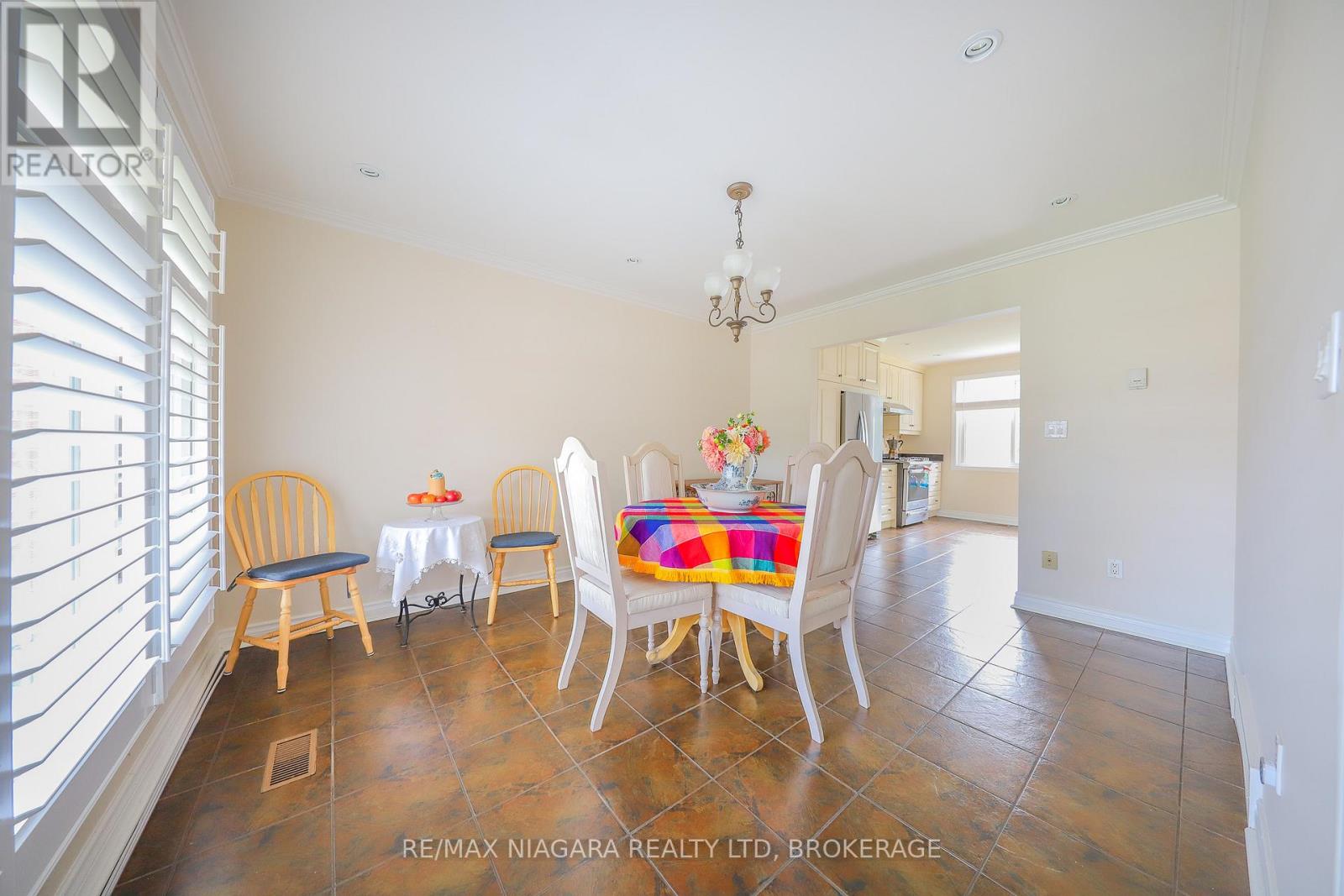 19 Elderwood Drive, St. Catharines (Grapeview), Ontario  L2S 3E5 - Photo 11 - X12502336