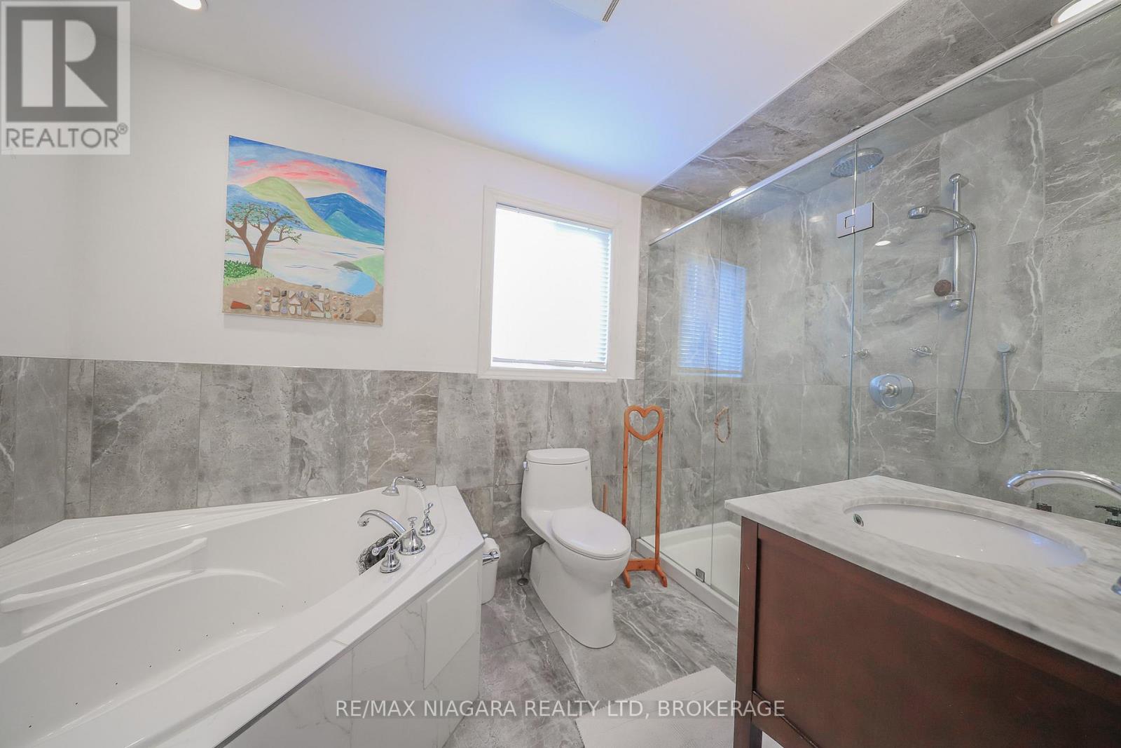 19 Elderwood Drive, St. Catharines (Grapeview), Ontario  L2S 3E5 - Photo 14 - X12502336