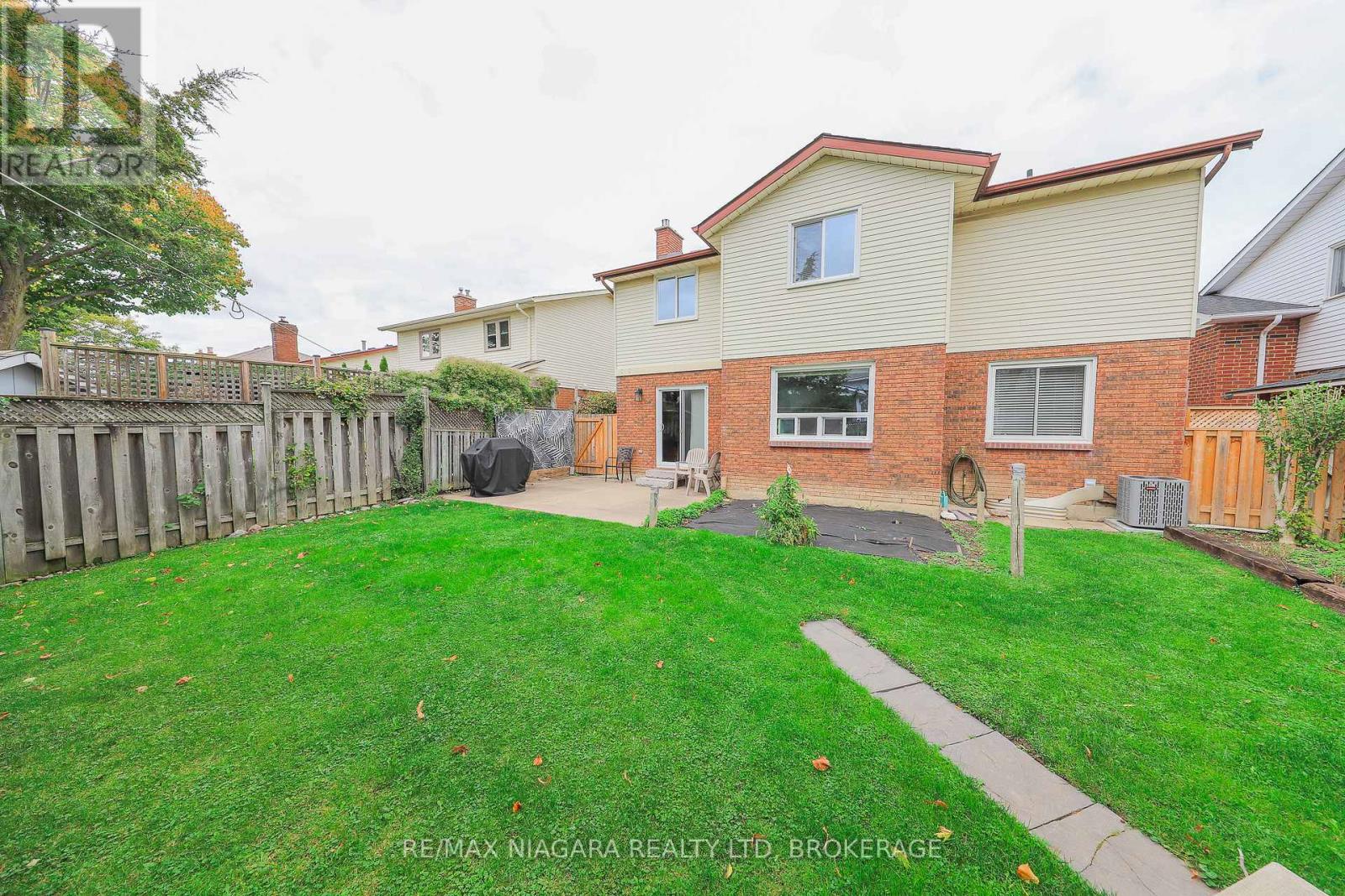 19 Elderwood Drive, St. Catharines (Grapeview), Ontario  L2S 3E5 - Photo 24 - X12502336