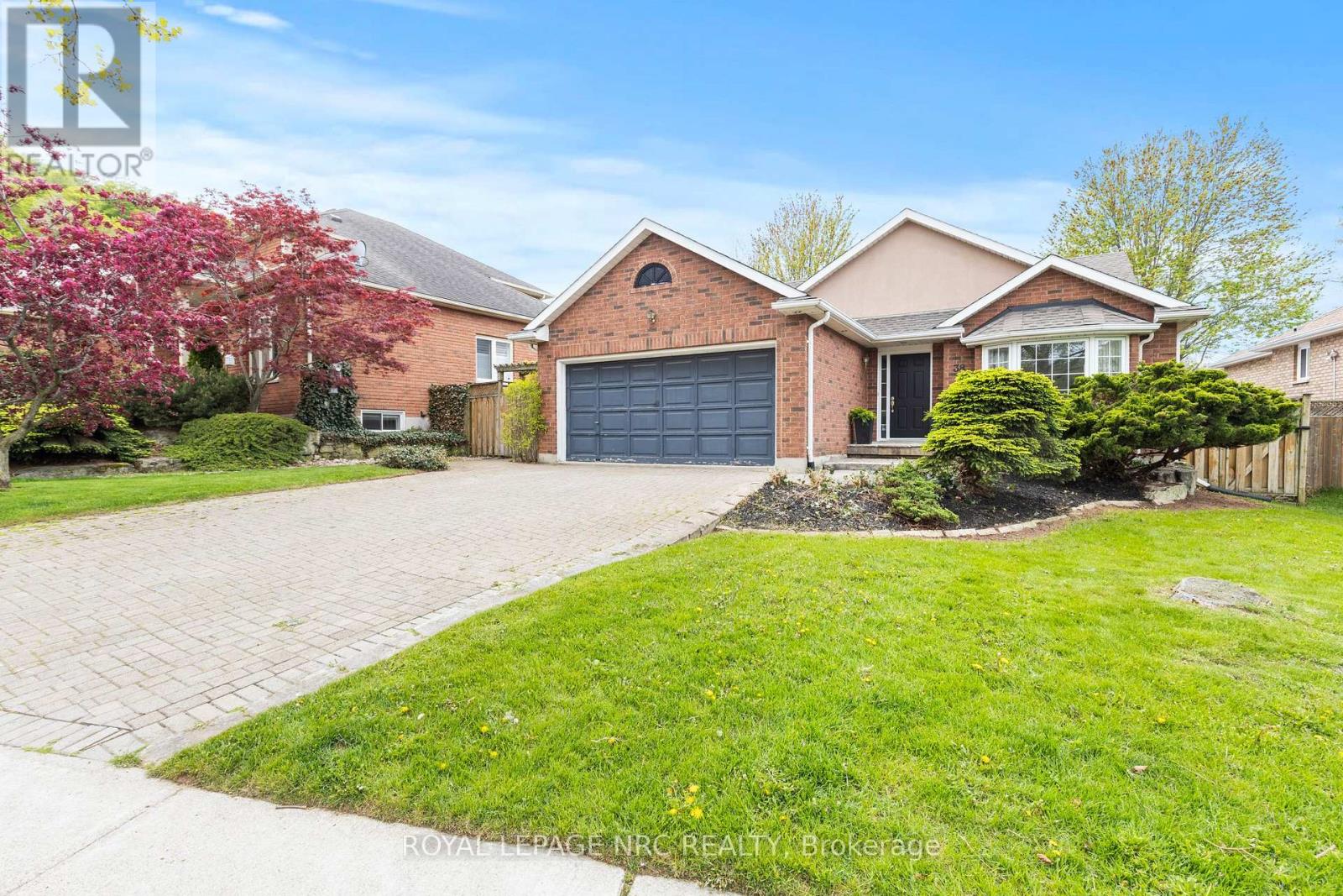 38 Baker Road S, Grimsby (Grimsby East), Ontario  L3M 5H6 - Photo 1 - X12502404