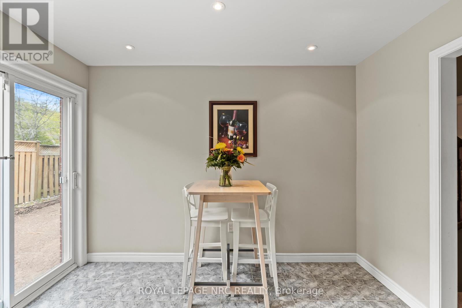 38 Baker Road S, Grimsby (Grimsby East), Ontario  L3M 5H6 - Photo 11 - X12502404