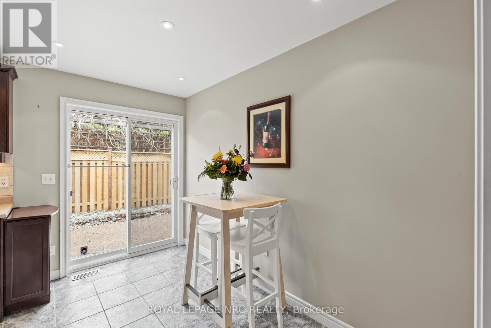 38 Baker Road S, Grimsby (Grimsby East), Ontario  L3M 5H6 - Photo 12 - X12502404