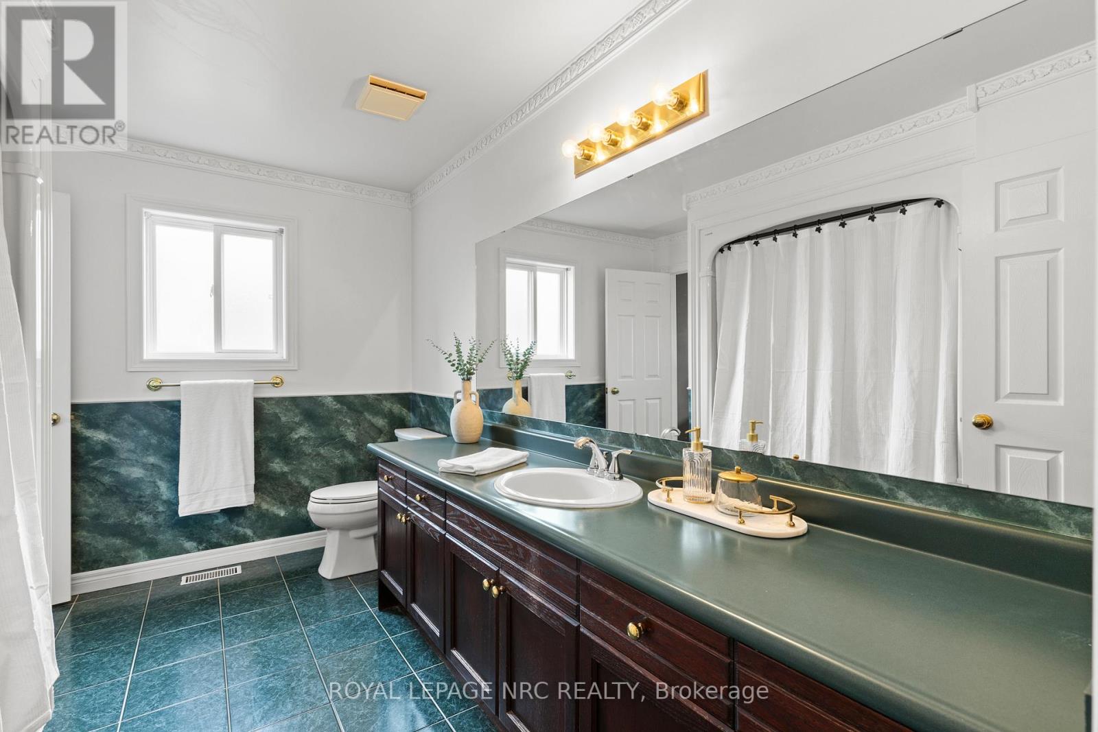 38 Baker Road S, Grimsby (Grimsby East), Ontario  L3M 5H6 - Photo 18 - X12502404