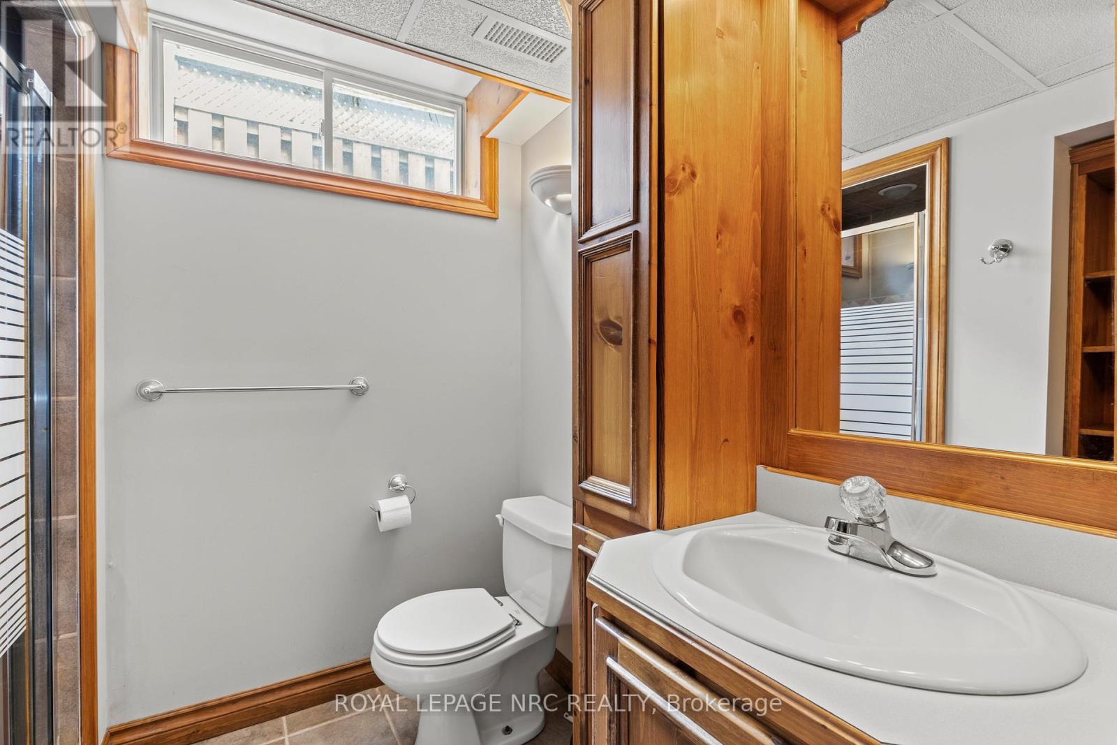 38 Baker Road S, Grimsby (Grimsby East), Ontario  L3M 5H6 - Photo 23 - X12502404