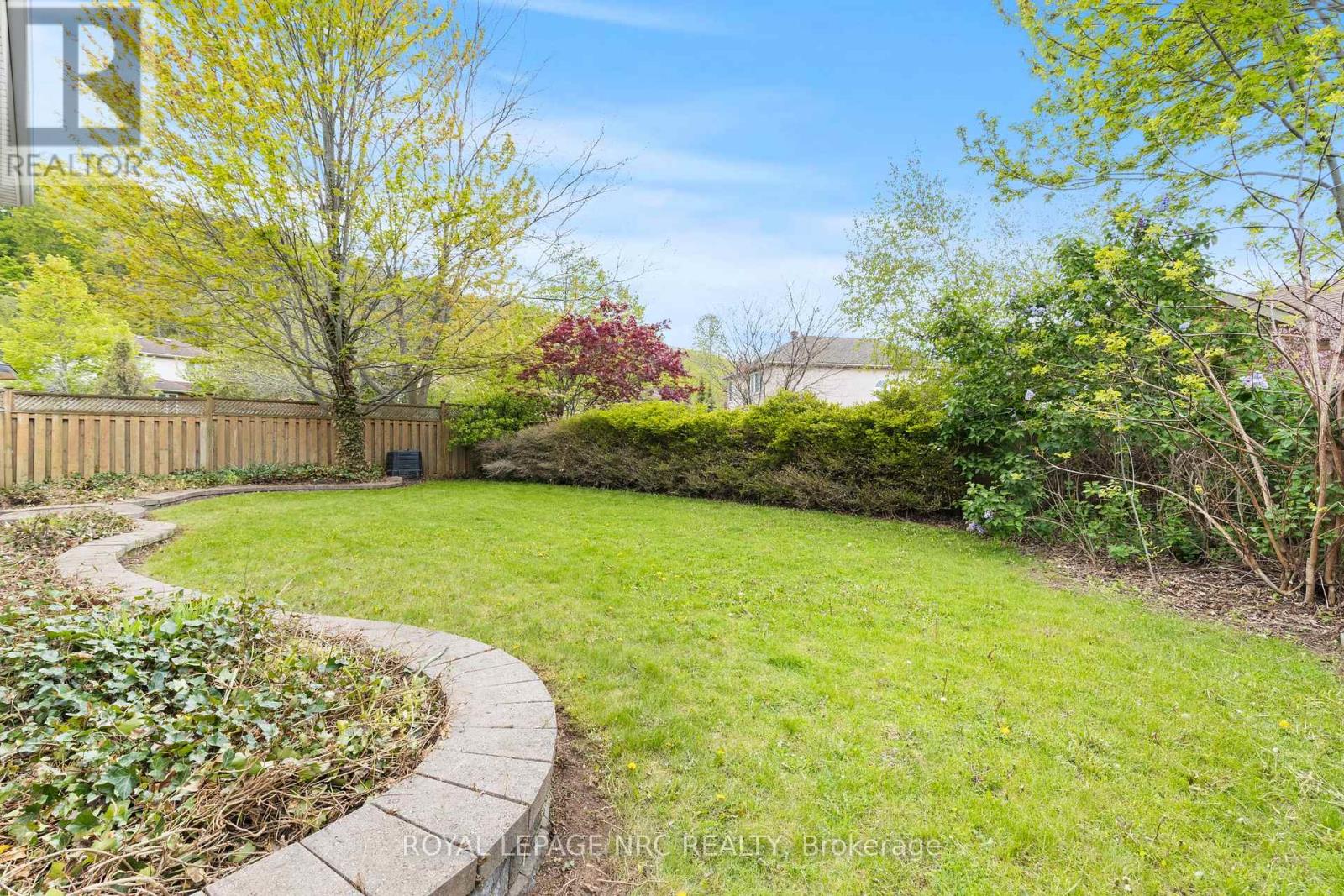 38 Baker Road S, Grimsby (Grimsby East), Ontario  L3M 5H6 - Photo 28 - X12502404