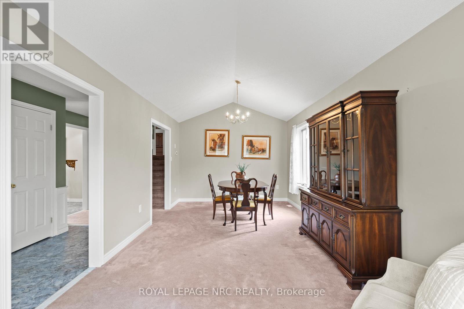 38 Baker Road S, Grimsby (Grimsby East), Ontario  L3M 5H6 - Photo 5 - X12502404