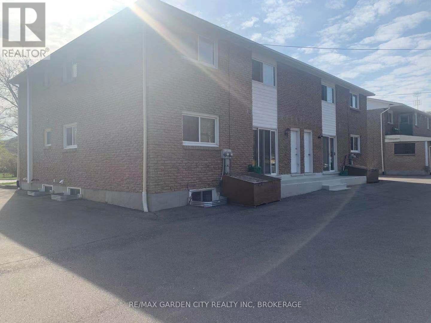 358-360 Glenridge Avenue, St. Catharines (Glendale/glenridge), Ontario  L2T 3K7 - Photo 2 - X12502486