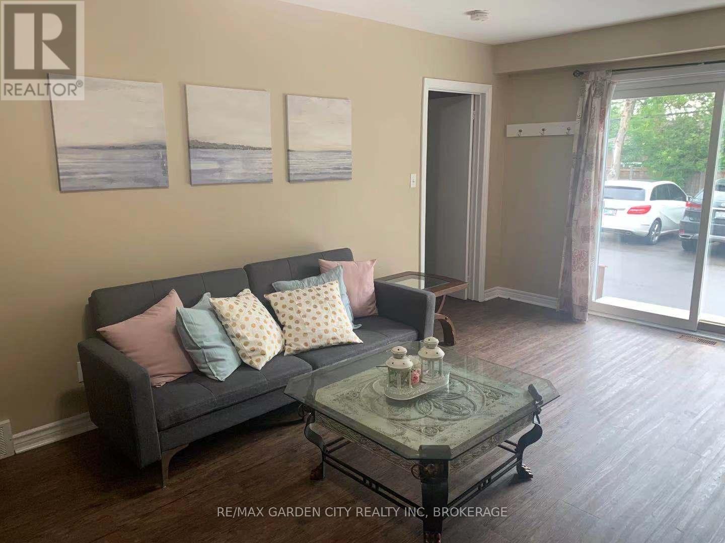 358-360 Glenridge Avenue, St. Catharines (Glendale/glenridge), Ontario  L2T 3K7 - Photo 3 - X12502486