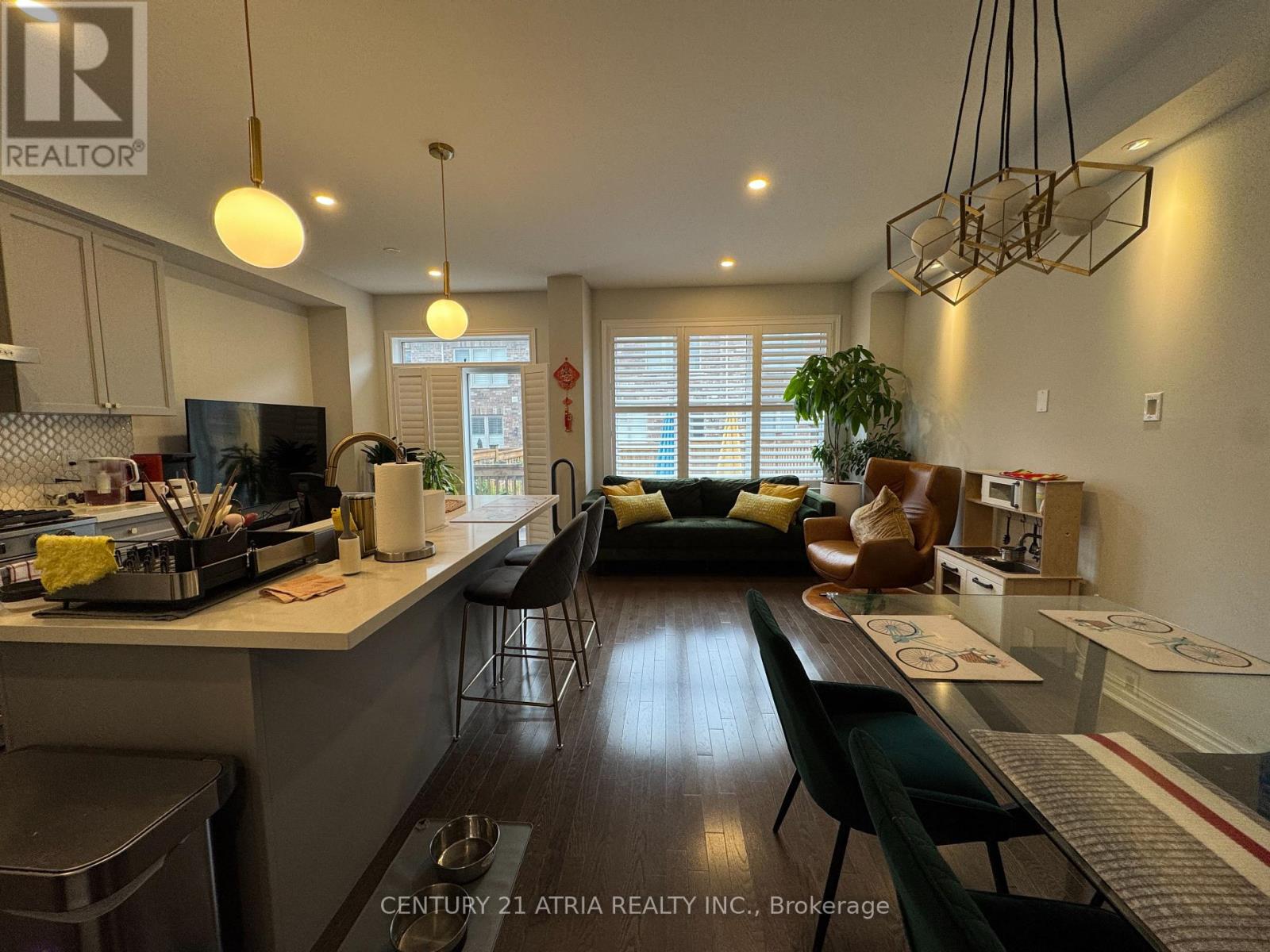 8 Marlborough Street, Whitby, Ontario  L1R 0R2 - Photo 2 - E12502280