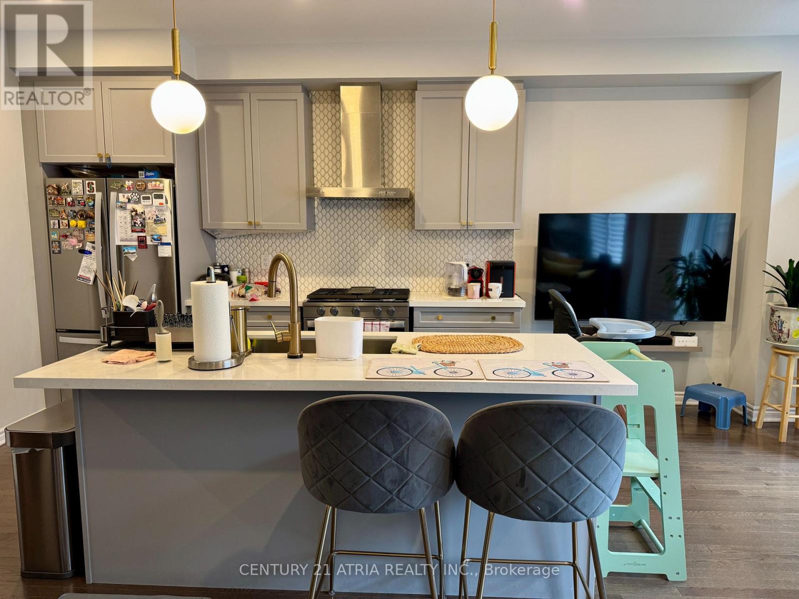 8 Marlborough Street, Whitby, Ontario  L1R 0R2 - Photo 3 - E12502280