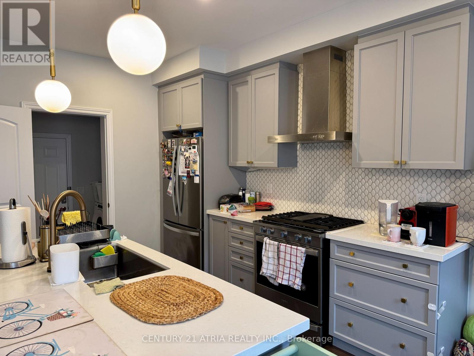 8 Marlborough Street, Whitby, Ontario  L1R 0R2 - Photo 4 - E12502280