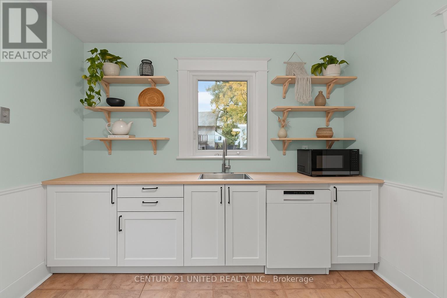 16 Locust Street, Welland, Ontario L3C 4J2 - Photo 10 - X12502470