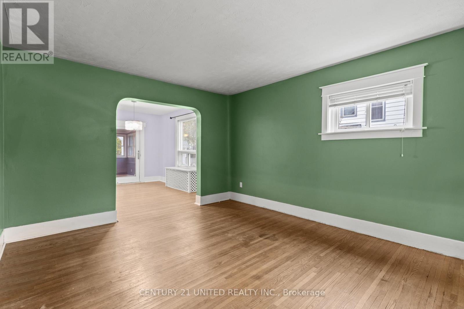 16 Locust Street, Welland, Ontario L3C 4J2 - Photo 13 - X12502470