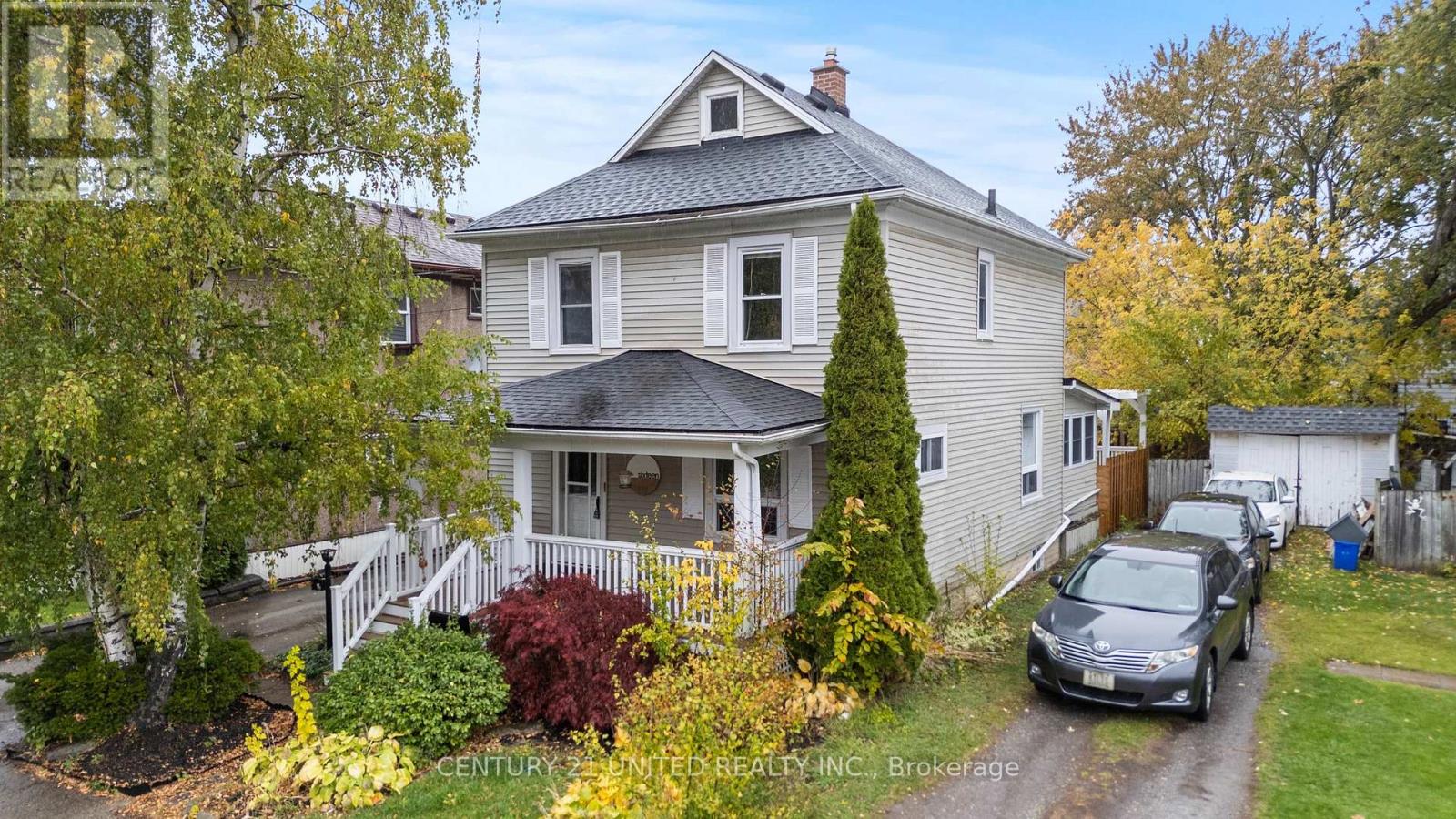 16 Locust Street, Welland, Ontario L3C 4J2 - Photo 2 - X12502470