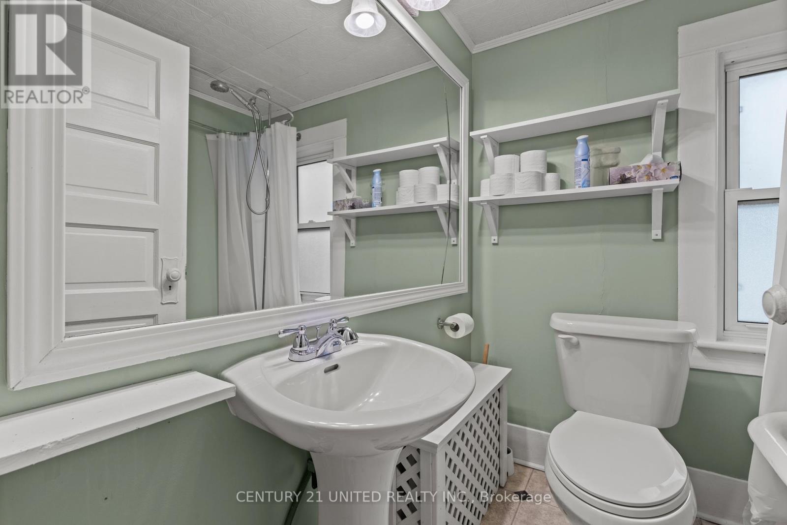 16 Locust Street, Welland, Ontario L3C 4J2 - Photo 29 - X12502470