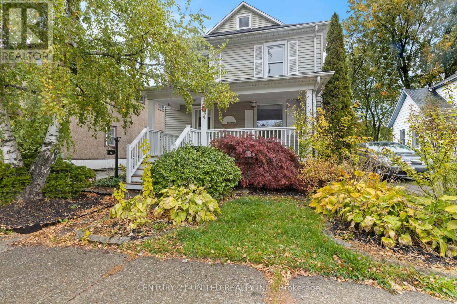 16 Locust Street, Welland, Ontario L3C 4J2 - Photo 4 - X12502470