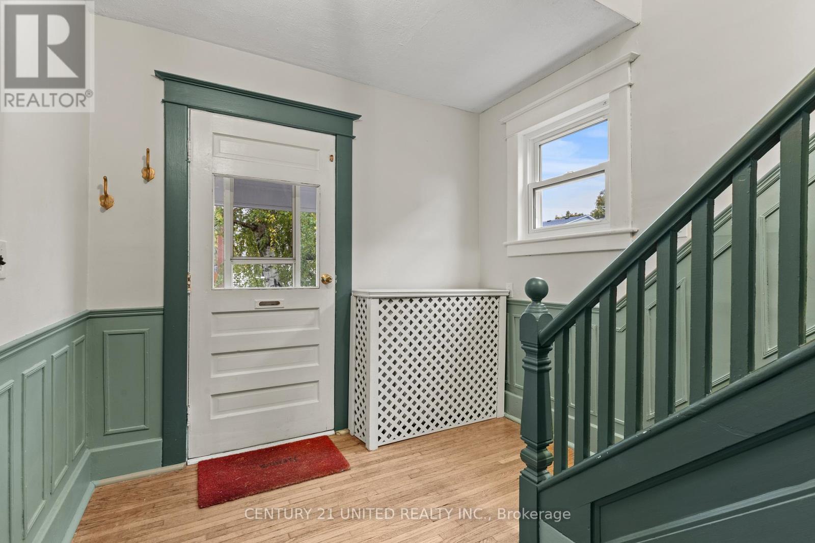 16 Locust Street, Welland, Ontario L3C 4J2 - Photo 7 - X12502470