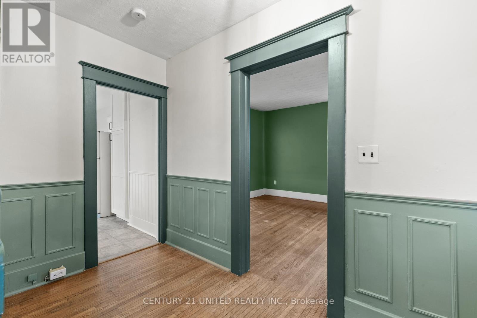 16 Locust Street, Welland, Ontario L3C 4J2 - Photo 8 - X12502470