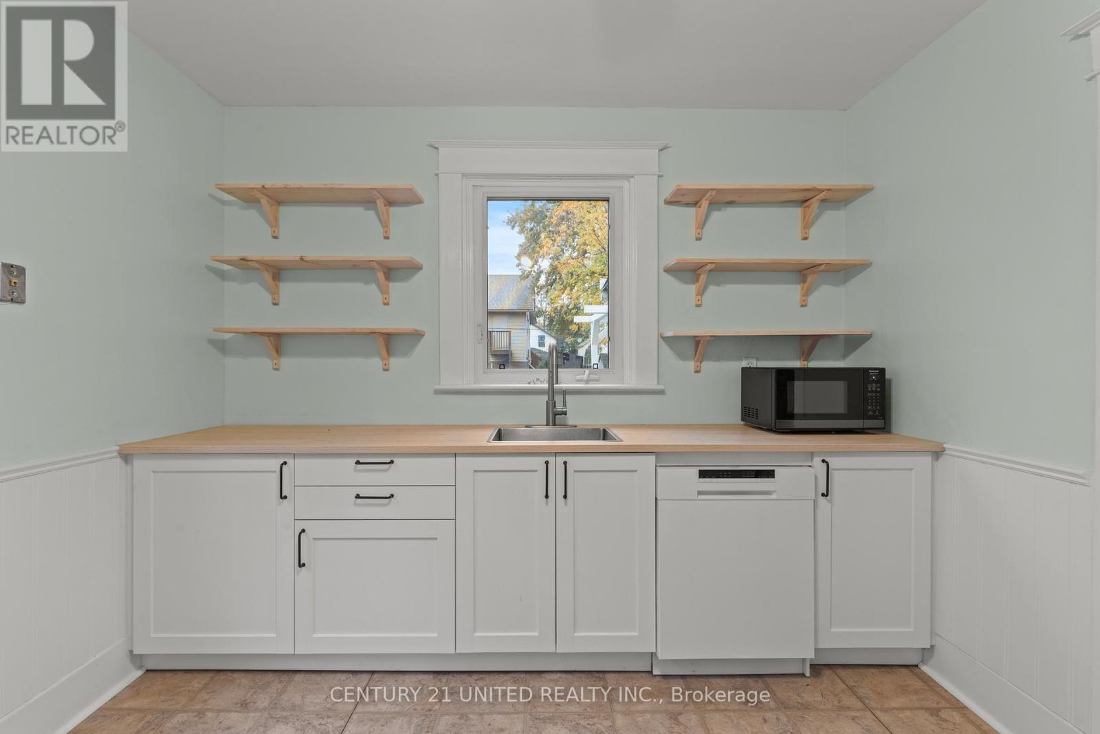 16 Locust Street, Welland, Ontario L3C 4J2 - Photo 9 - X12502470