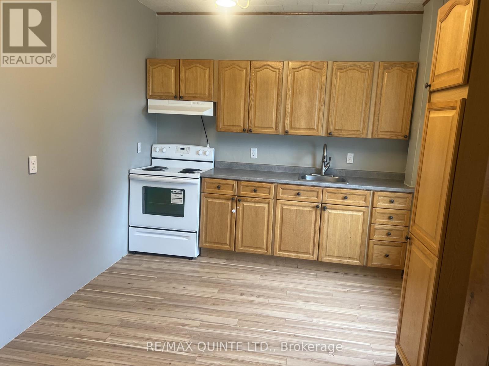 B - 472 Victoria Street N, Tweed, Ontario K0K 3J0 - Photo 2 - X12502580