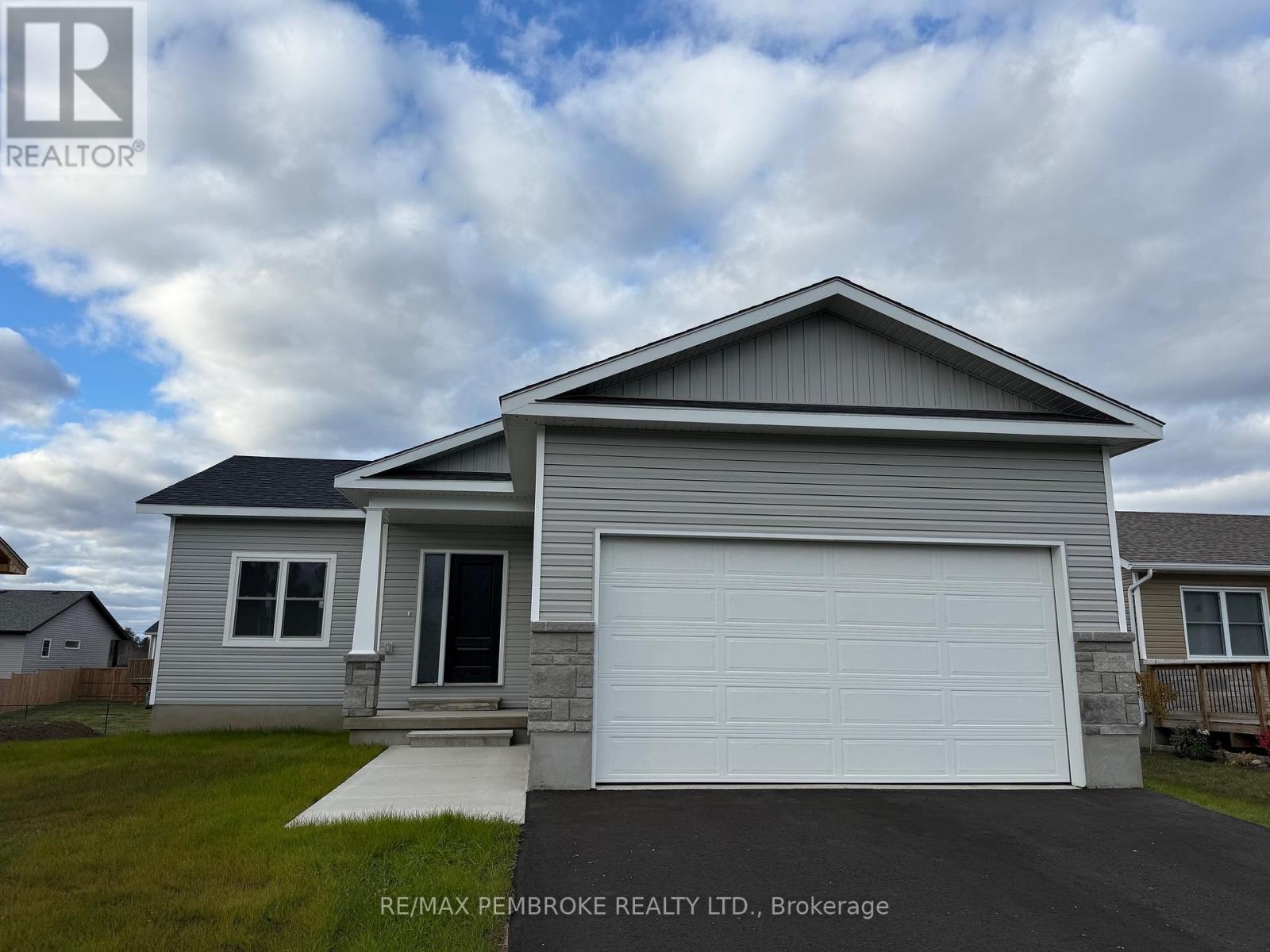 14 Durant Street, Petawawa, Ontario  K8H 0G2 - Photo 1 - X12341248