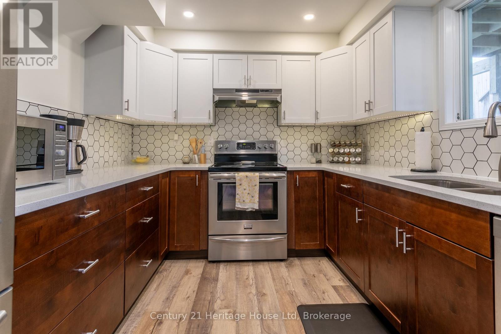 28 Anderson Street, Woodstock (Woodstock - South), Ontario  N4S 8X1 - Photo 11 - X12502348