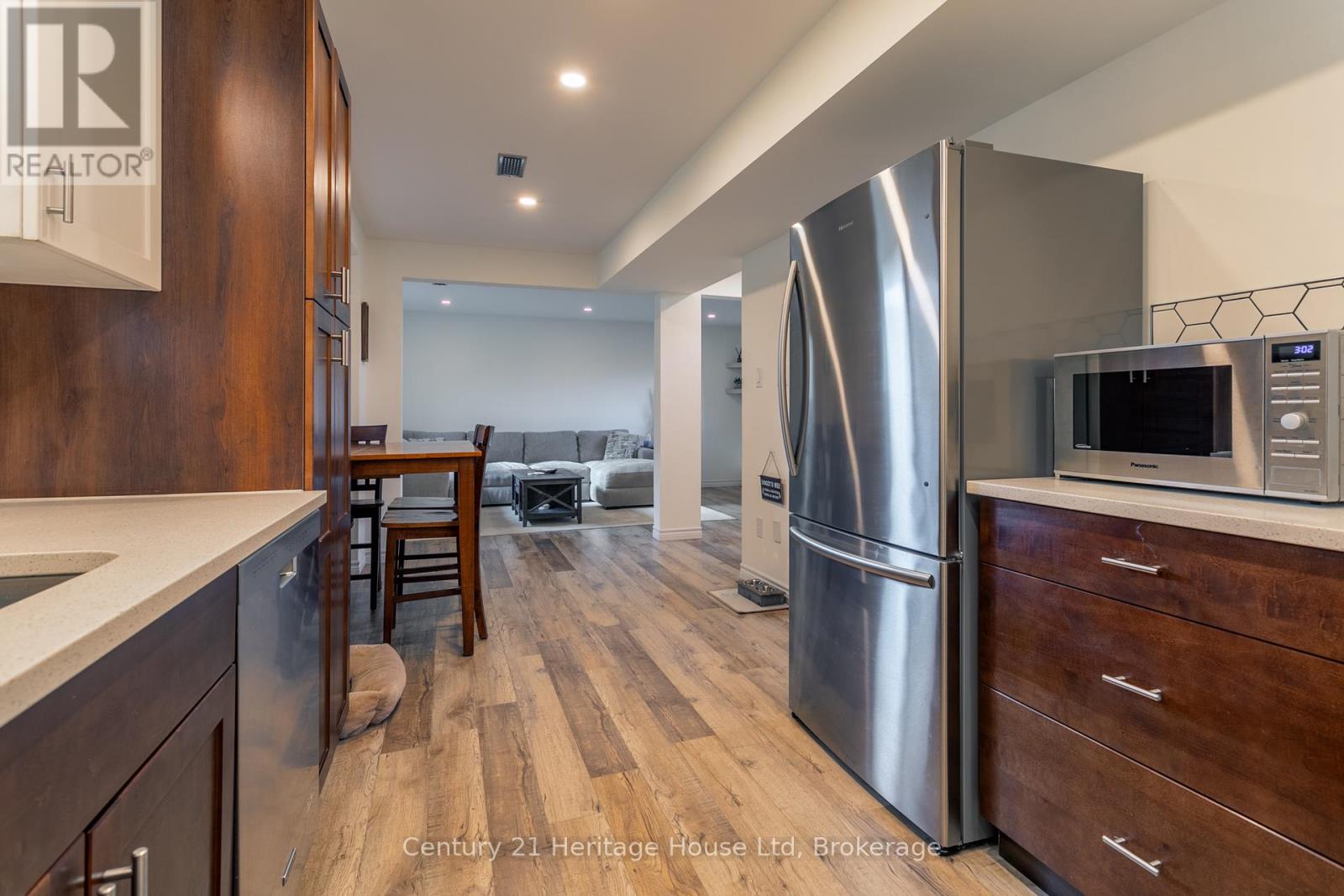 28 Anderson Street, Woodstock (Woodstock - South), Ontario  N4S 8X1 - Photo 12 - X12502348