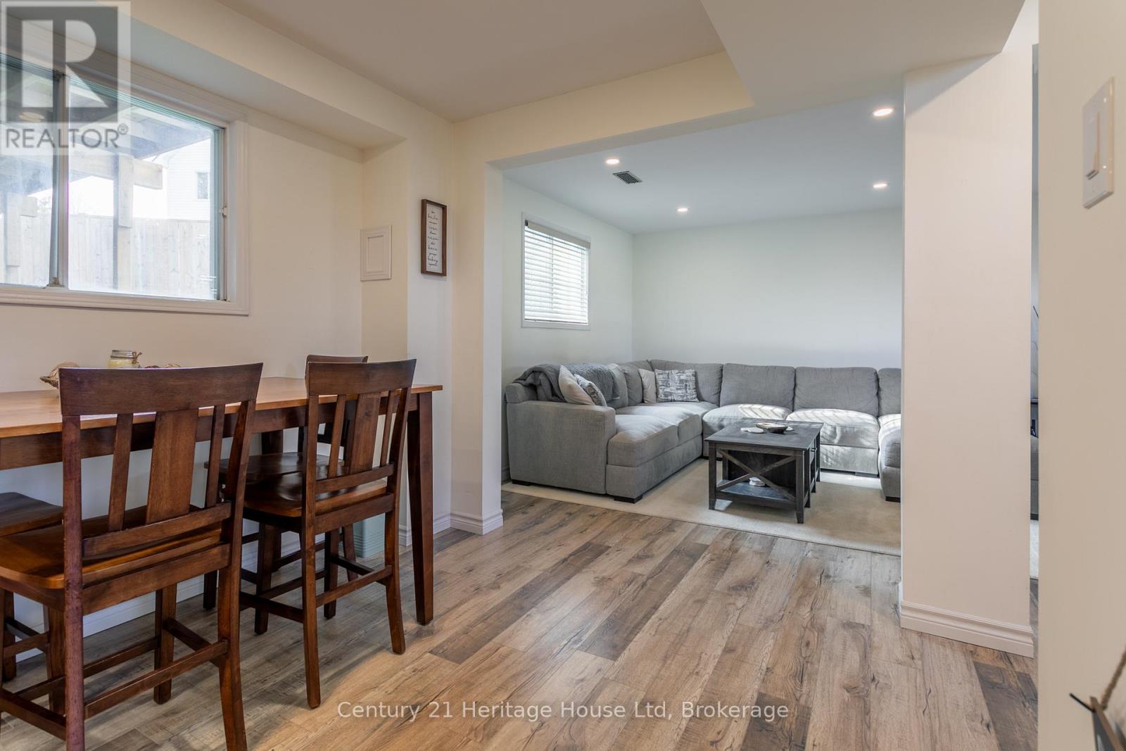 28 Anderson Street, Woodstock (Woodstock - South), Ontario  N4S 8X1 - Photo 13 - X12502348