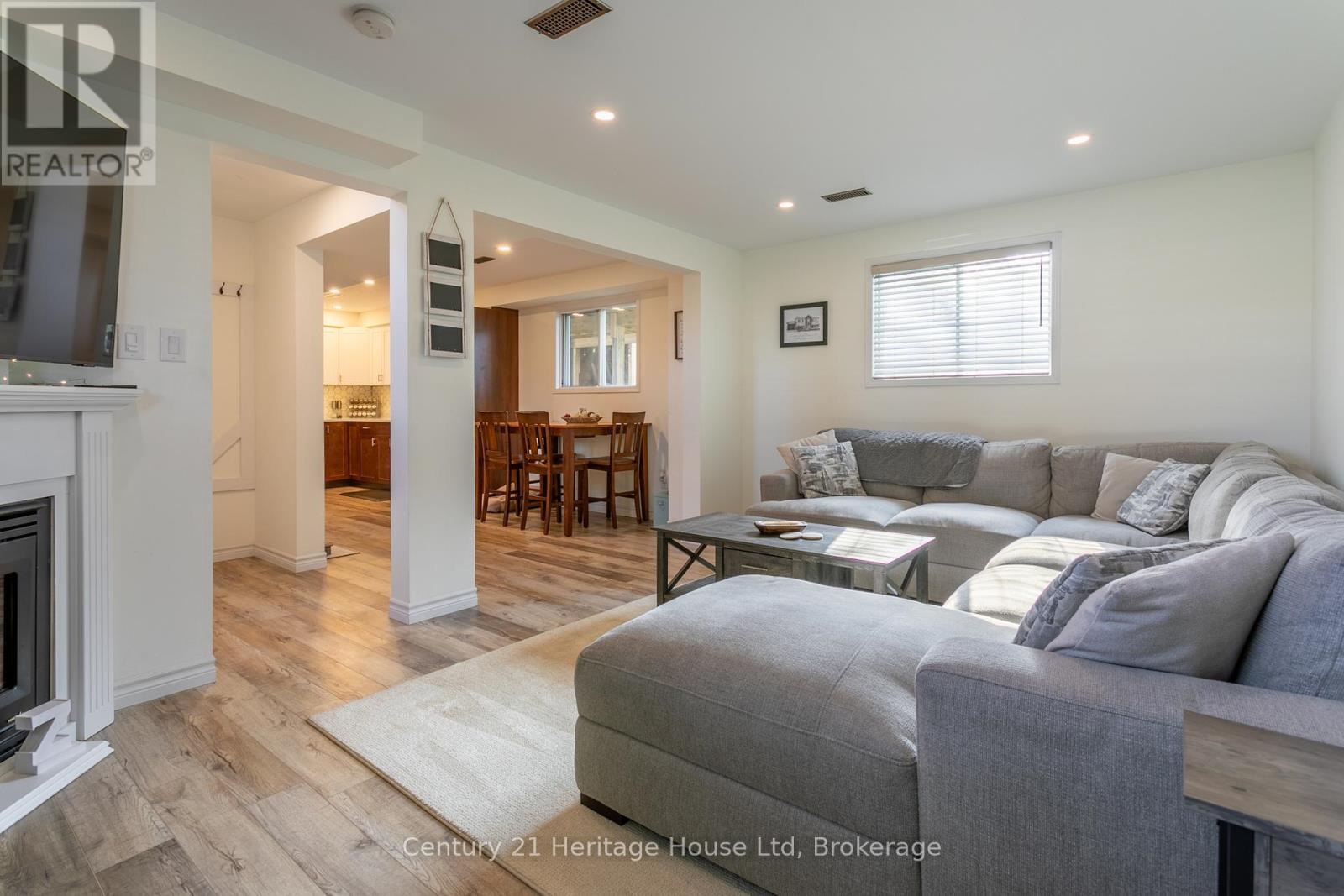 28 Anderson Street, Woodstock (Woodstock - South), Ontario  N4S 8X1 - Photo 14 - X12502348