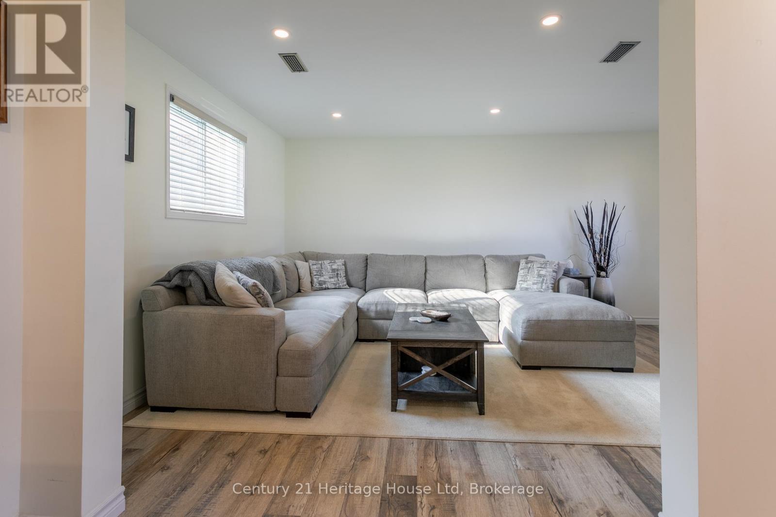 28 Anderson Street, Woodstock (Woodstock - South), Ontario  N4S 8X1 - Photo 15 - X12502348