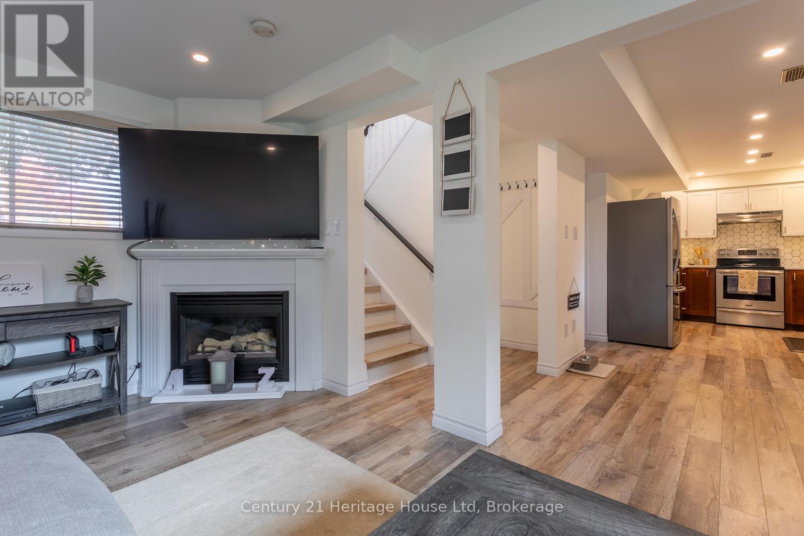 28 Anderson Street, Woodstock (Woodstock - South), Ontario  N4S 8X1 - Photo 17 - X12502348