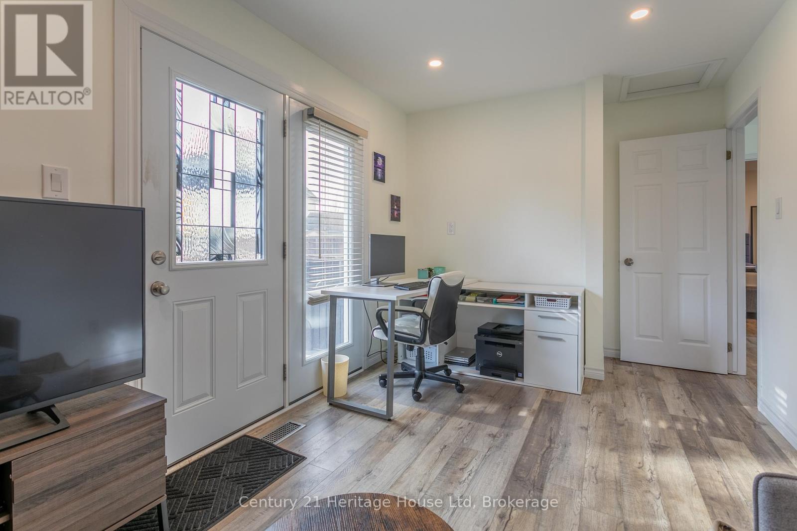 28 Anderson Street, Woodstock (Woodstock - South), Ontario  N4S 8X1 - Photo 26 - X12502348