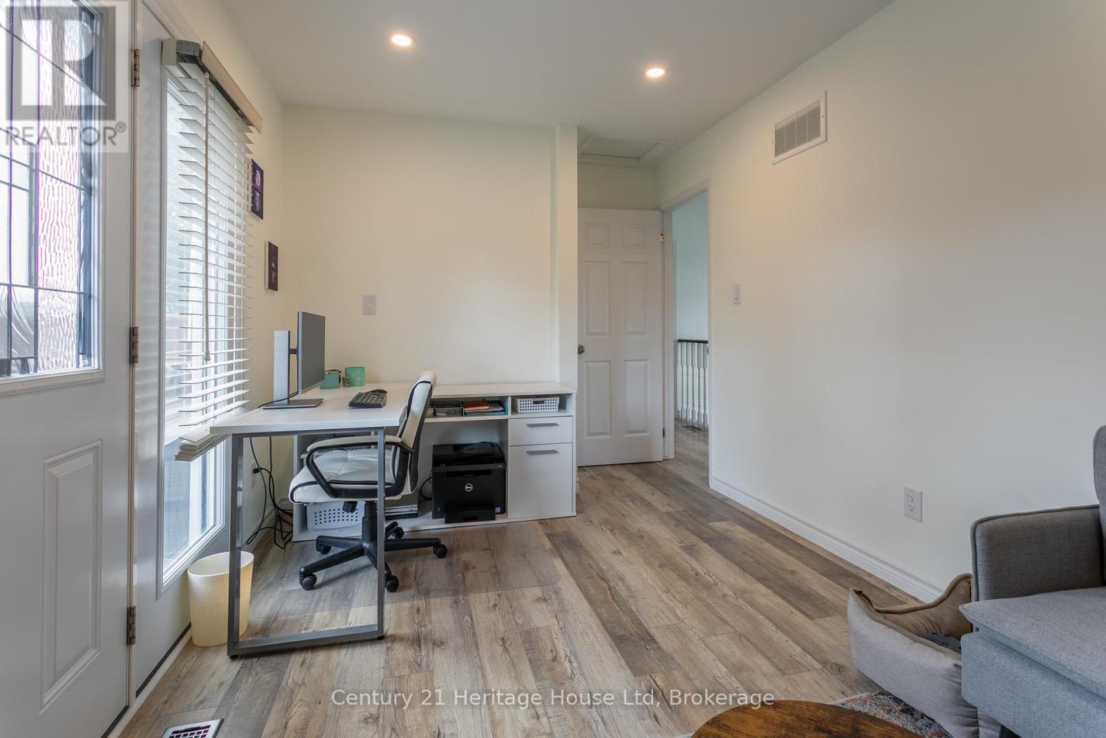 28 Anderson Street, Woodstock (Woodstock - South), Ontario  N4S 8X1 - Photo 27 - X12502348