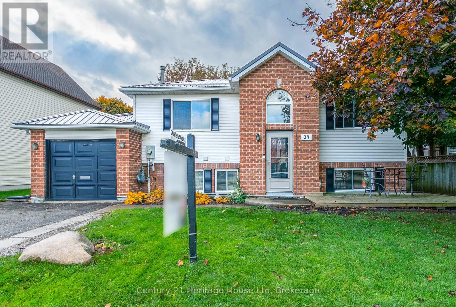 28 Anderson Street, Woodstock (Woodstock - South), Ontario  N4S 8X1 - Photo 3 - X12502348