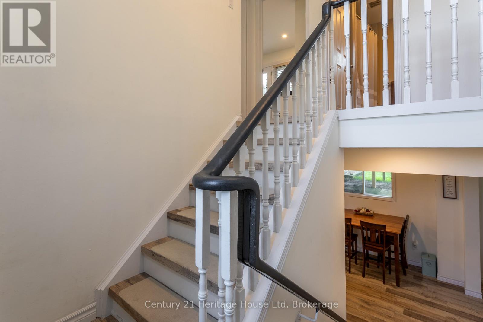 28 Anderson Street, Woodstock (Woodstock - South), Ontario  N4S 8X1 - Photo 5 - X12502348