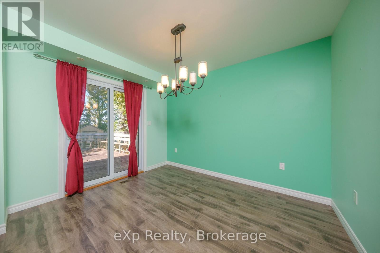 526 Thede Drive, Saugeen Shores, Ontario  N0H 2C4 - Photo 5 - X12502606