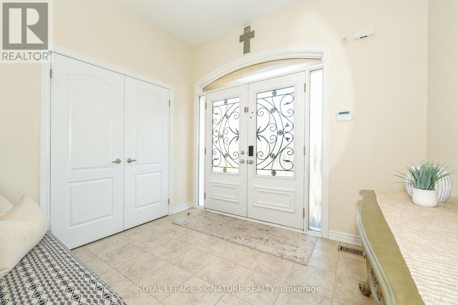 68 Lady Angela Lane, Vaughan, Ontario L6A 4S7 - Photo 4 - N12502182