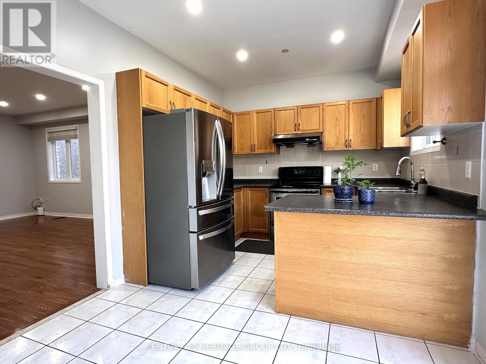 28 Voysey Way, Markham, Ontario  L3S 0B4 - Photo 11 - N12502228