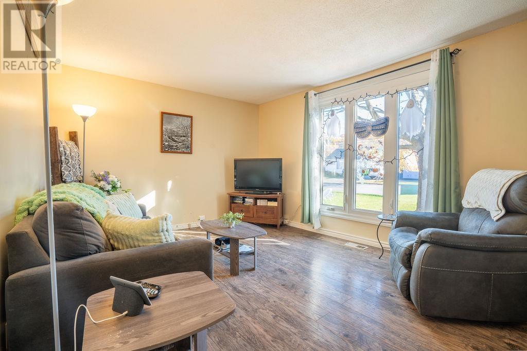 567 Bush St, Sault Ste. Marie, Ontario  P6C 3H9 - Photo 12 - SM253159