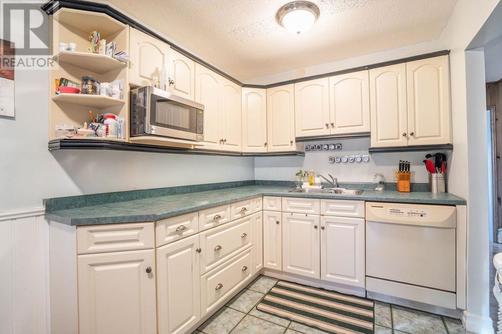 567 Bush St, Sault Ste. Marie, Ontario  P6C 3H9 - Photo 7 - SM253159