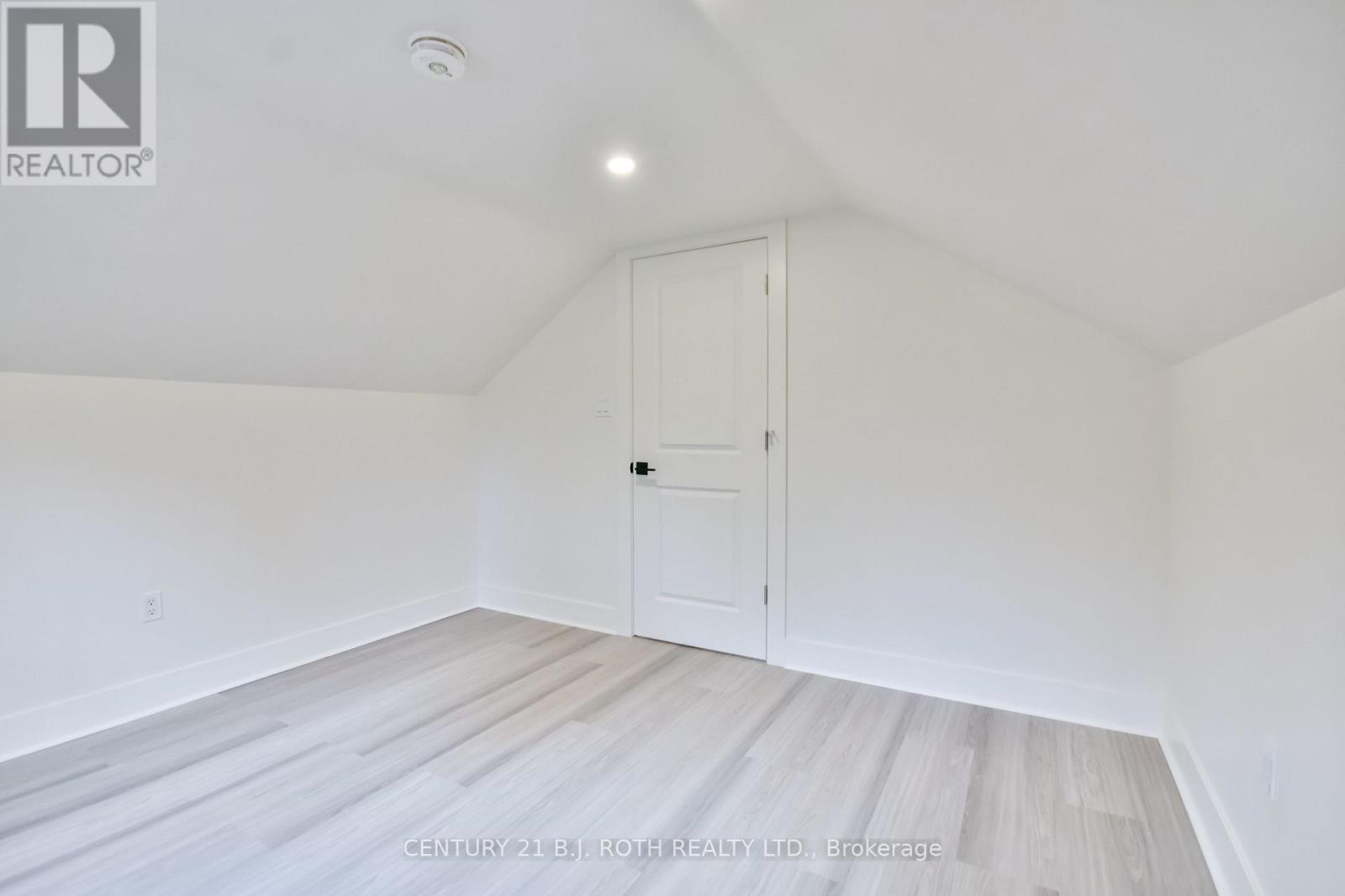 Suite - 10 Slalom Drive, Oro-Medonte, Ontario  L0K 1N0 - Photo 8 - S12502174