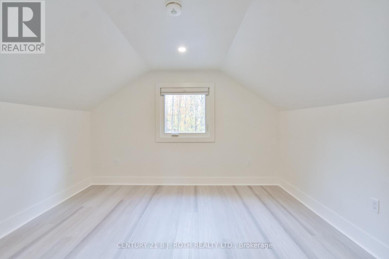 Suite - 10 Slalom Drive, Oro-Medonte, Ontario  L0K 1N0 - Photo 9 - S12502174