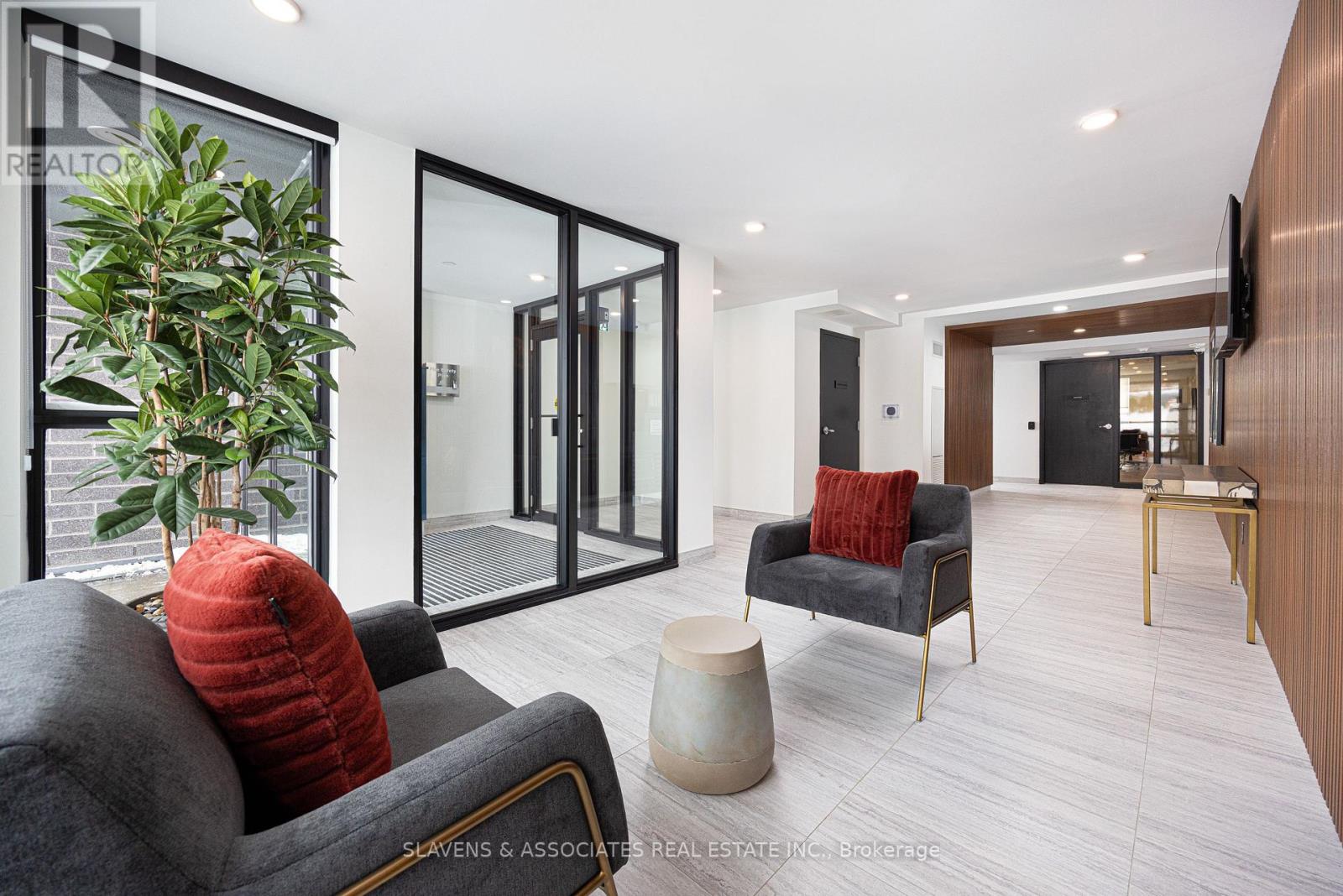 606 - 41 Johnson Street, Barrie (North Shore), Ontario  L4M 0L6 - Photo 3 - S12502246